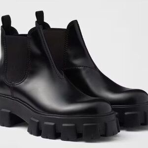 NWOB Monolith brushed leather Chelsea boots Size 35 MSRP $1470